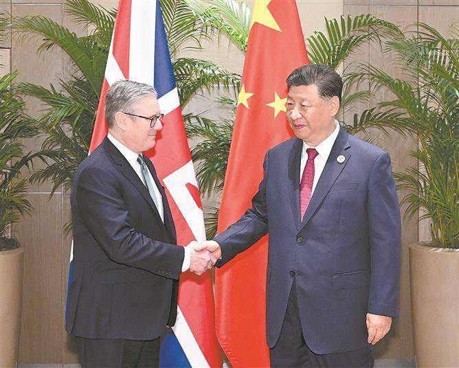 习近平会见英国首相斯塔默