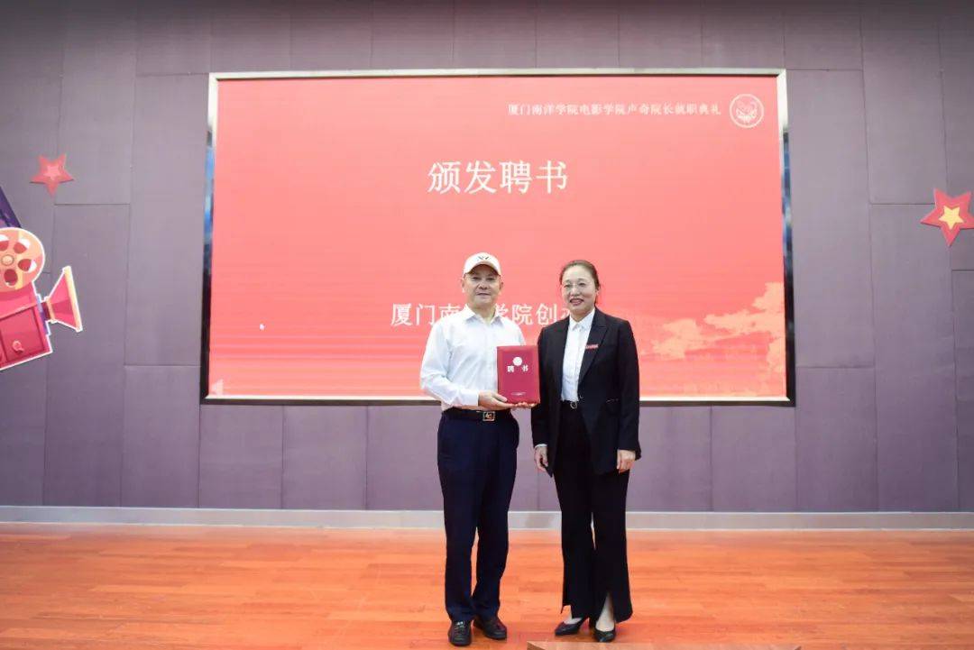邓小平同志特型演员，任厦门一高校电影学院院长