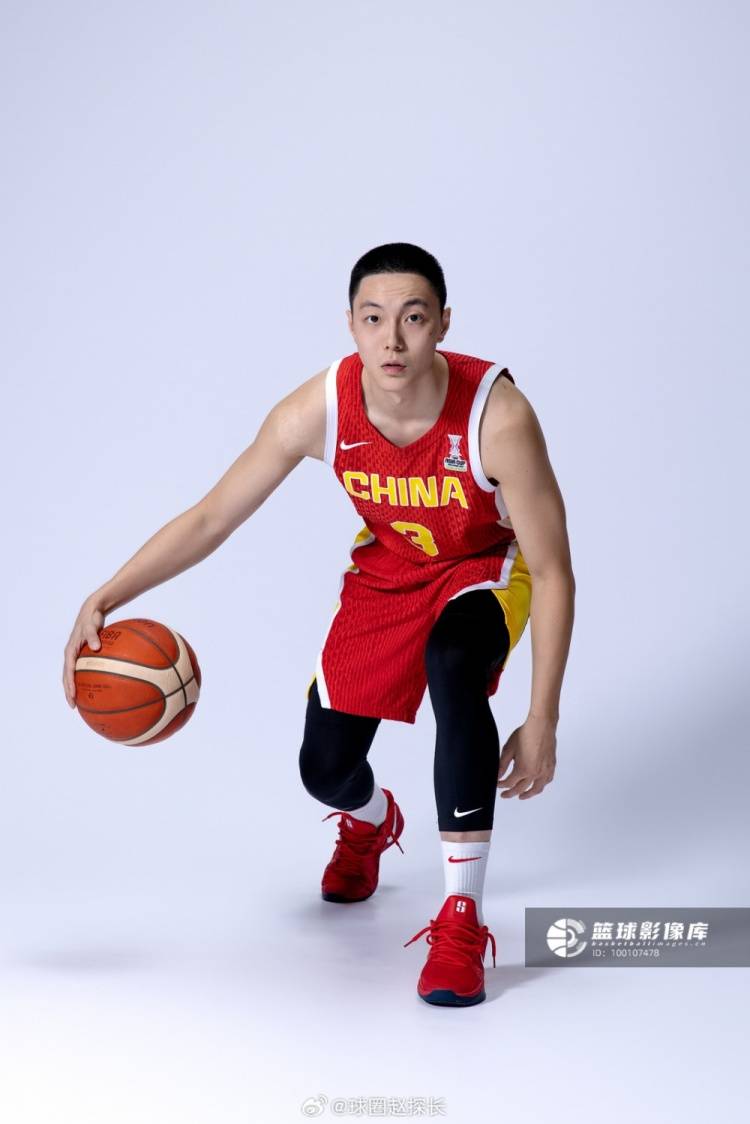 中国男篮定妆照出炉：胡明轩3号 张宁9号杨瀚森51号