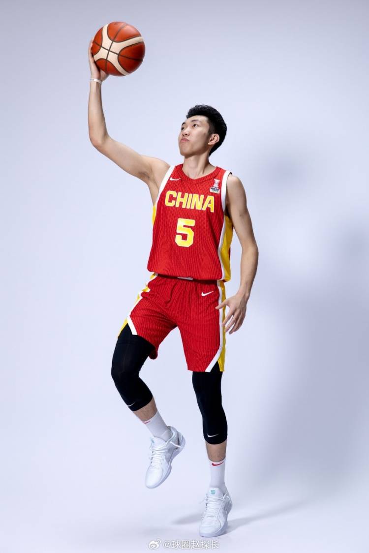 中国男篮定妆照出炉：胡明轩3号 张宁9号杨瀚森51号