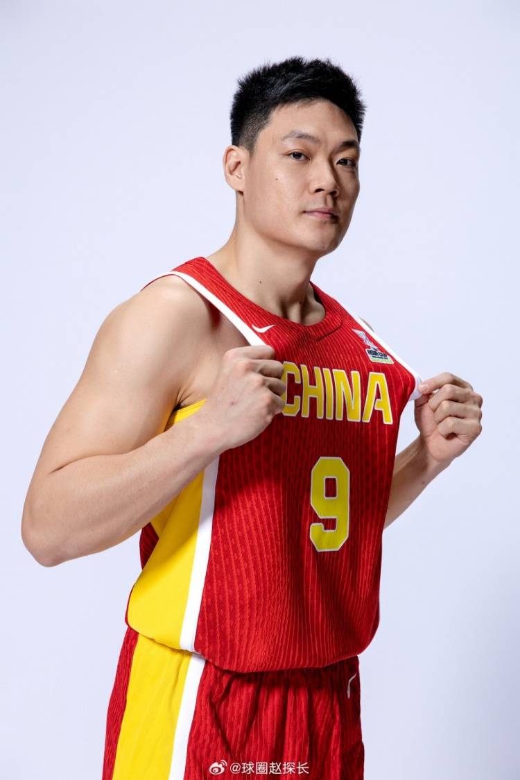 中国男篮定妆照出炉：胡明轩3号 张宁9号杨瀚森51号