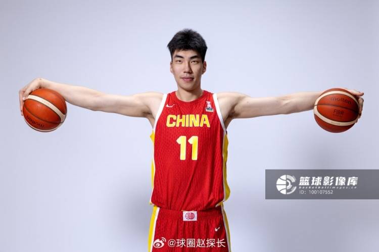中国男篮定妆照出炉：胡明轩3号 张宁9号杨瀚森51号
