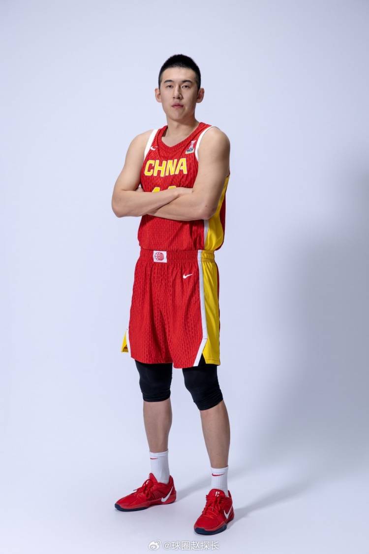 中国男篮定妆照出炉：胡明轩3号 张宁9号杨瀚森51号