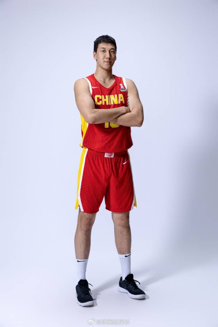 中国男篮定妆照出炉：胡明轩3号 张宁9号杨瀚森51号