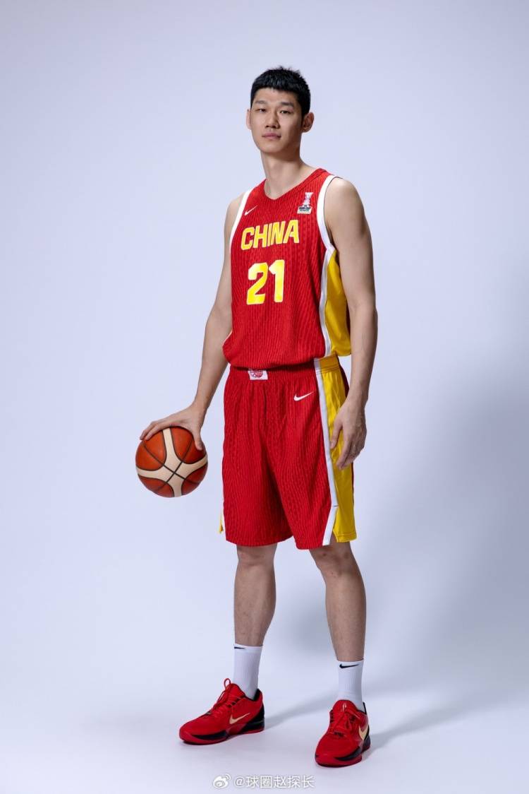 中国男篮定妆照出炉：胡明轩3号 张宁9号杨瀚森51号