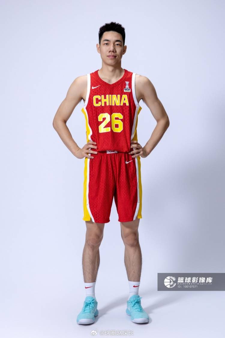 中国男篮定妆照出炉：胡明轩3号 张宁9号杨瀚森51号
