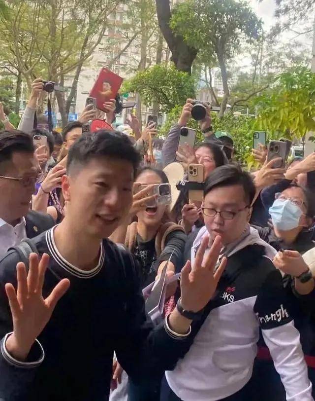 台大学生干部因支持与陆生交流遭提案罢免，网络博主酸：下次可罢免幼儿园班长