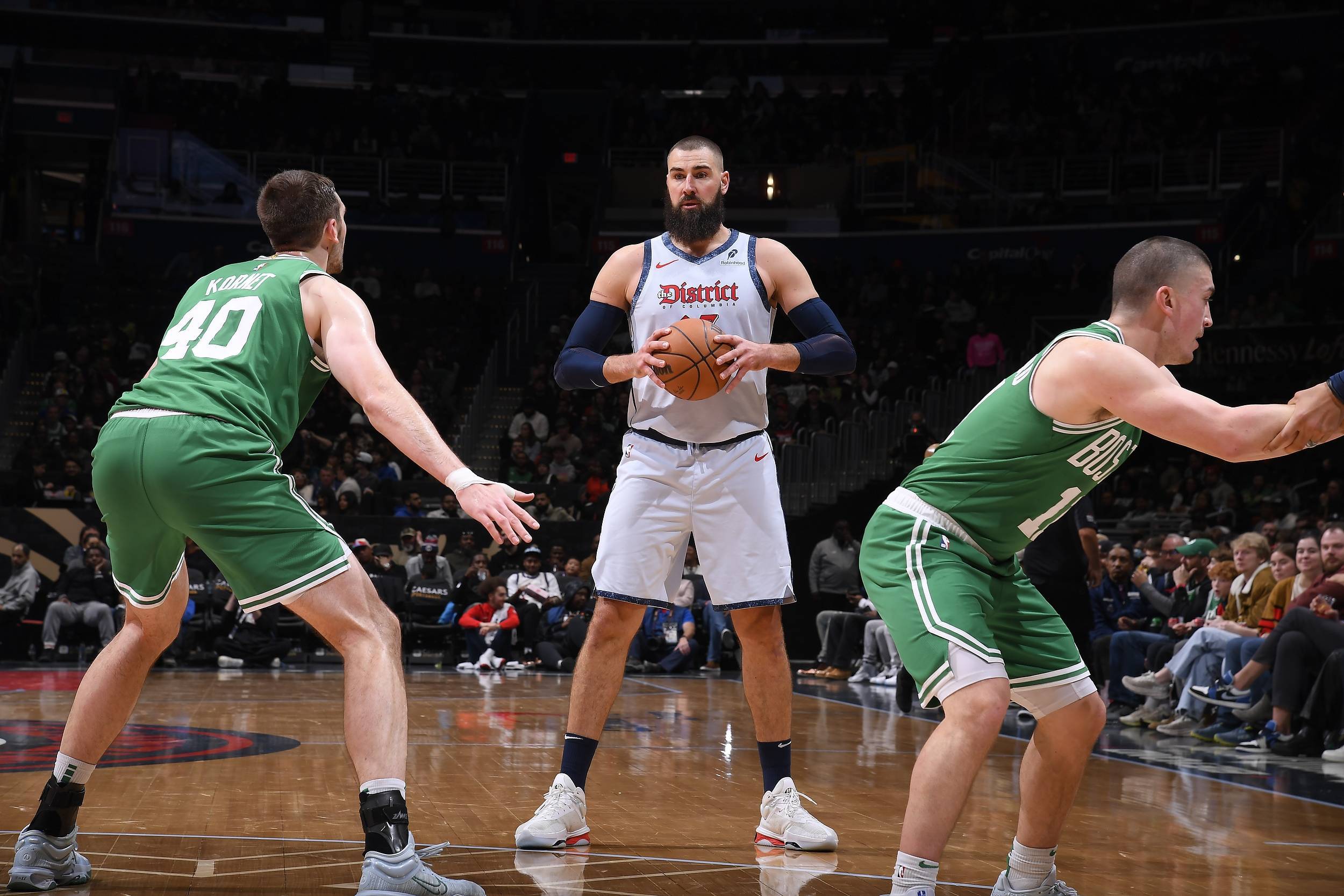 NBA赛程才过四分之一，这支球队差到球员都在吐槽自己