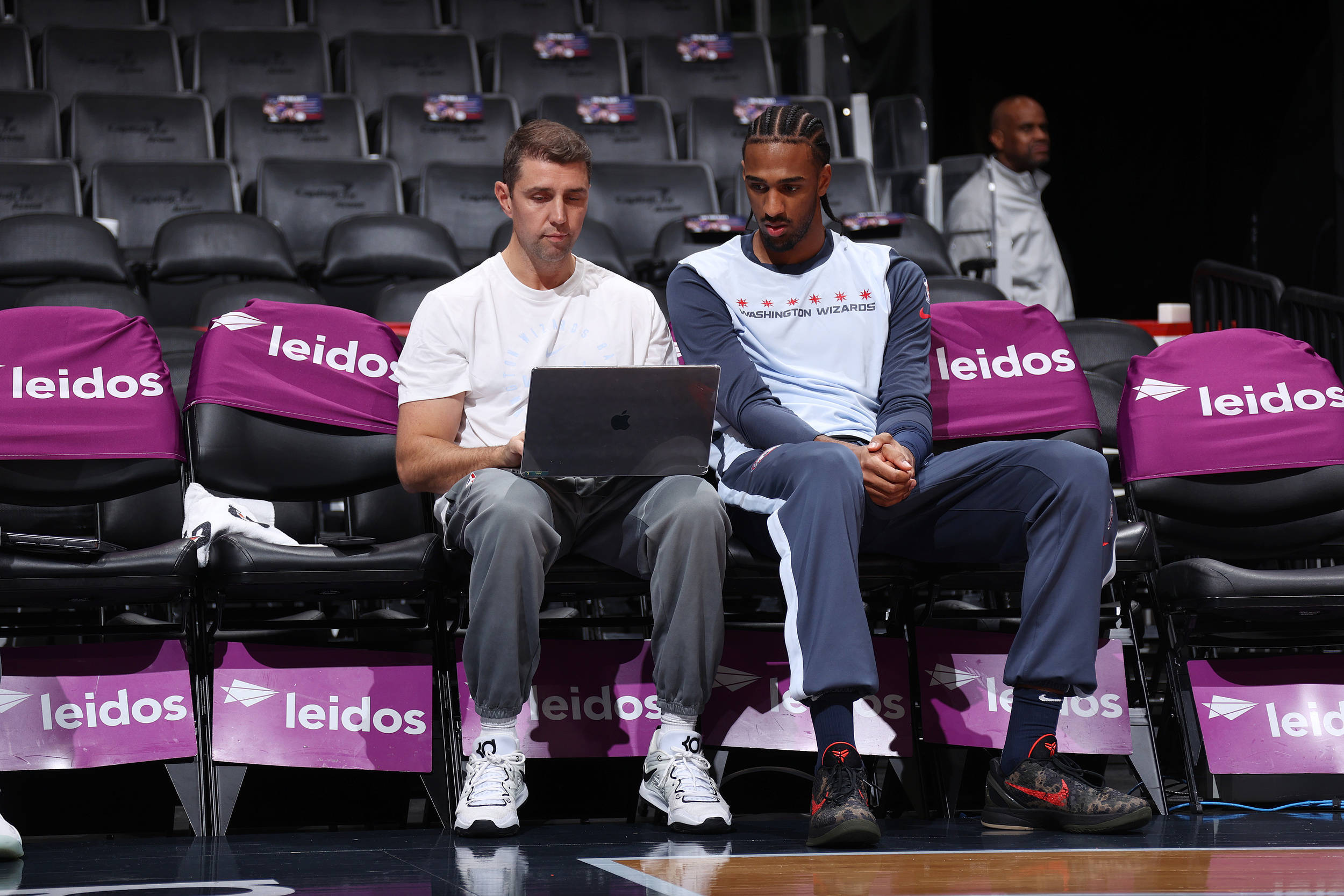 NBA赛程才过四分之一，这支球队差到球员都在吐槽自己