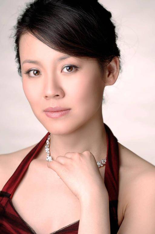 她本是阔太太，被导演喊来临时救场，却意外走红，50岁片约不断