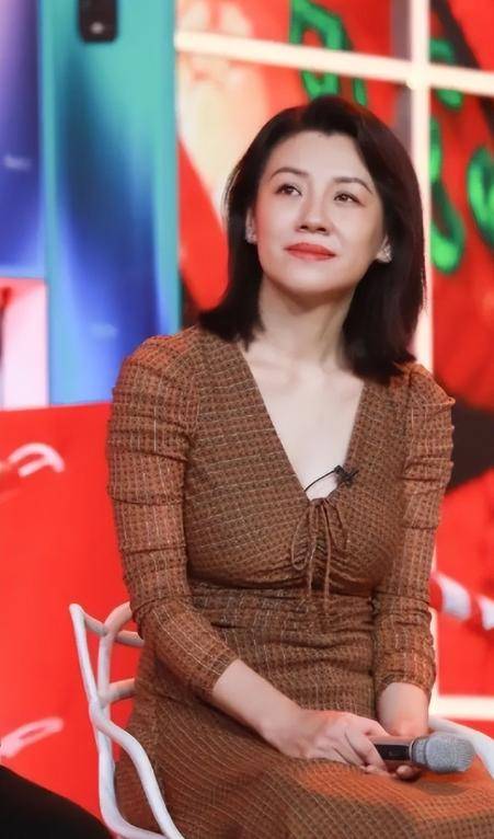 她本是阔太太，被导演喊来临时救场，却意外走红，50岁片约不断