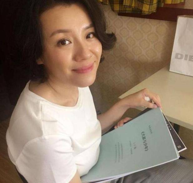 她本是阔太太，被导演喊来临时救场，却意外走红，50岁片约不断