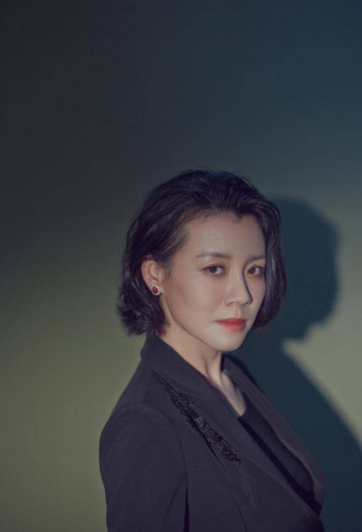 她本是阔太太，被导演喊来临时救场，却意外走红，50岁片约不断
