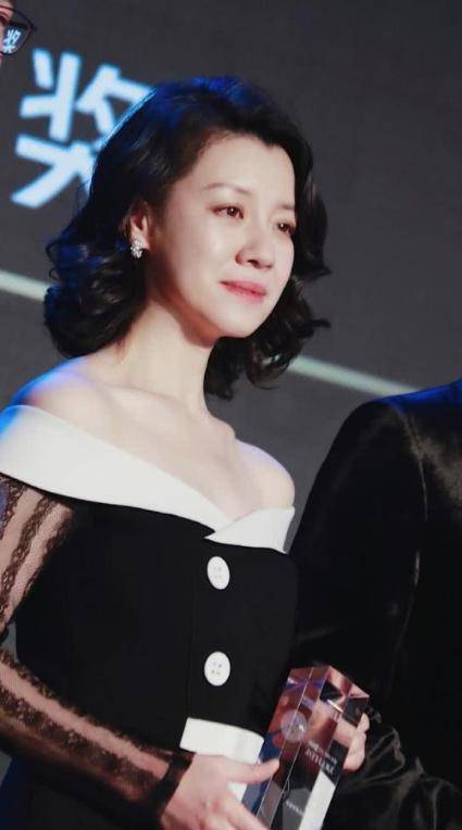 她本是阔太太，被导演喊来临时救场，却意外走红，50岁片约不断