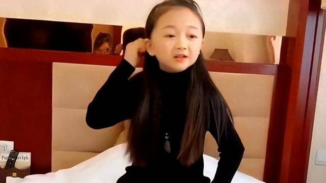 1米3袖珍美女嫁给1米48男孩，婚后丈夫奇迹长高，两人却不欢而散