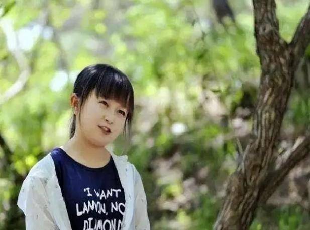 1米3袖珍美女嫁给1米48男孩，婚后丈夫奇迹长高，两人却不欢而散