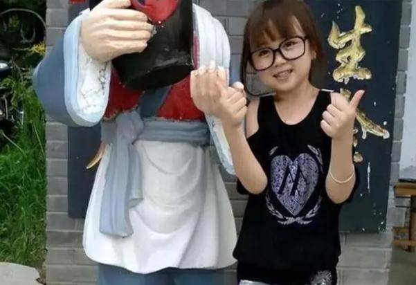 1米3袖珍美女嫁给1米48男孩，婚后丈夫奇迹长高，两人却不欢而散