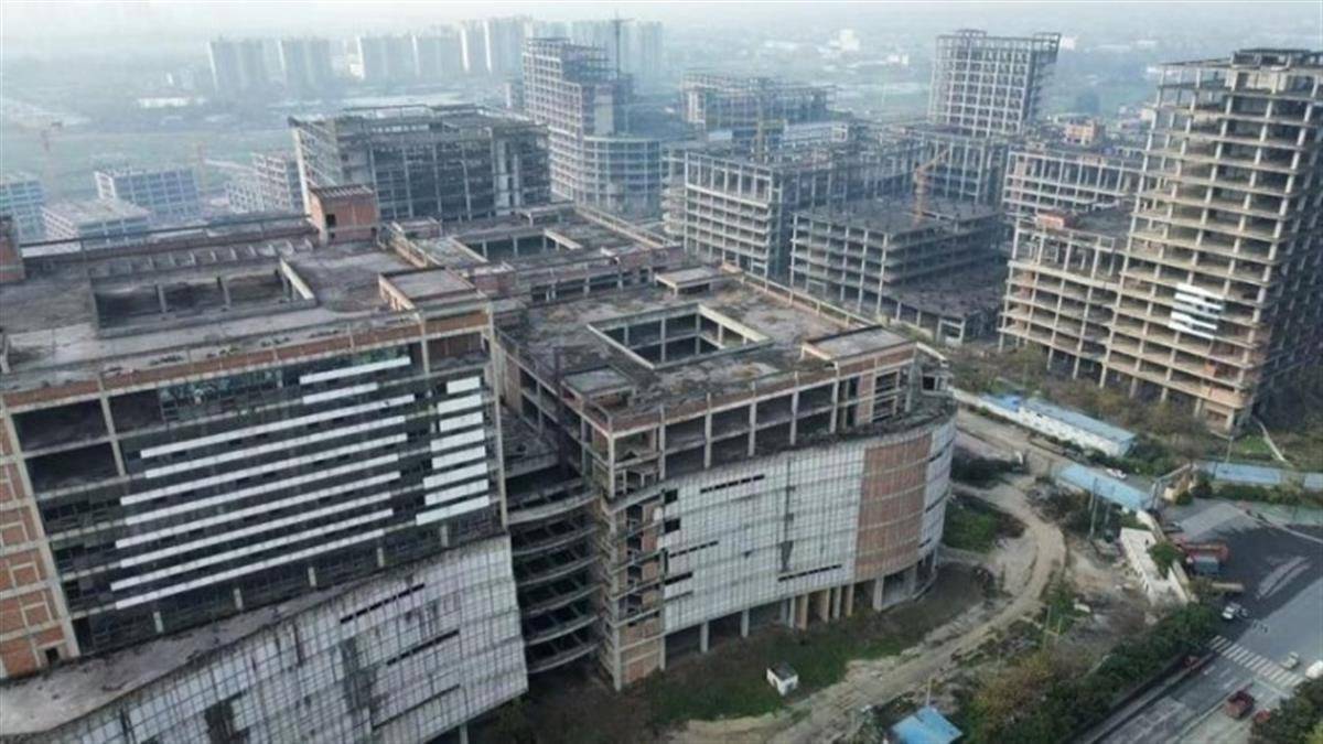 成都烂尾10年的重点项目即将拍卖，起拍价近28亿元，法院此前判其“具有挽救价值”