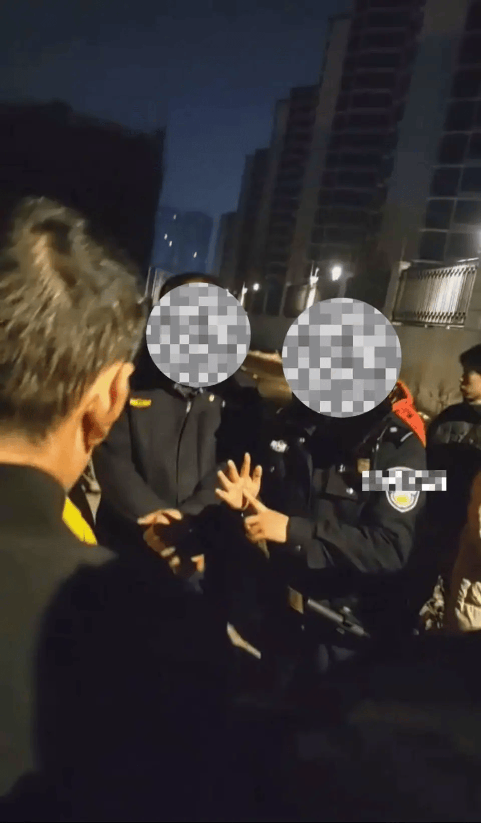 城管凌晨撬门运走搅拌机？执法不能图省事