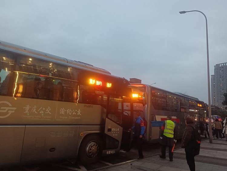 护航“开学季” “渝约公交”开启专人定制服务