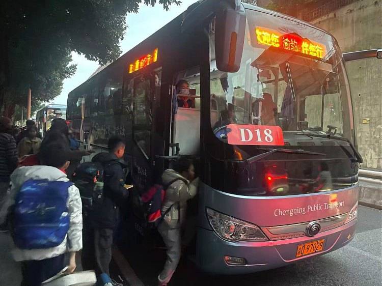 护航“开学季” “渝约公交”开启专人定制服务