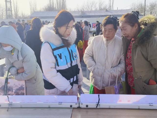 广场变身禁毒课堂 识毒防毒我在行