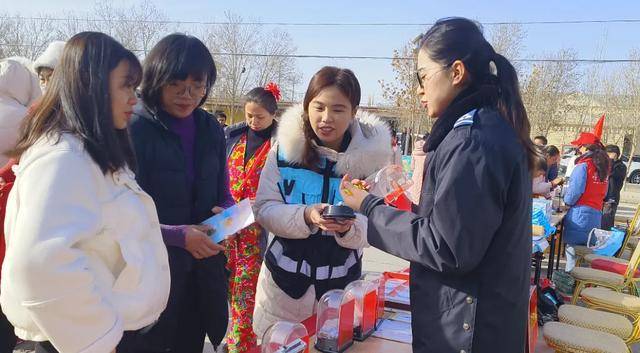 广场变身禁毒课堂 识毒防毒我在行