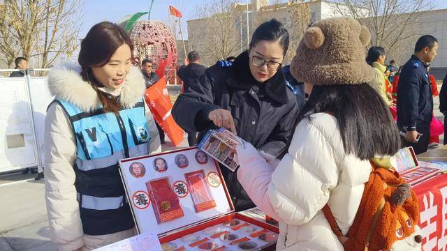 广场变身禁毒课堂 识毒防毒我在行