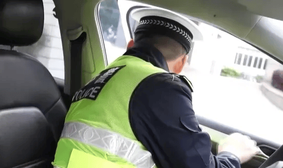 乘客搭乘网约车“开门杀”致人死亡，司机获刑！