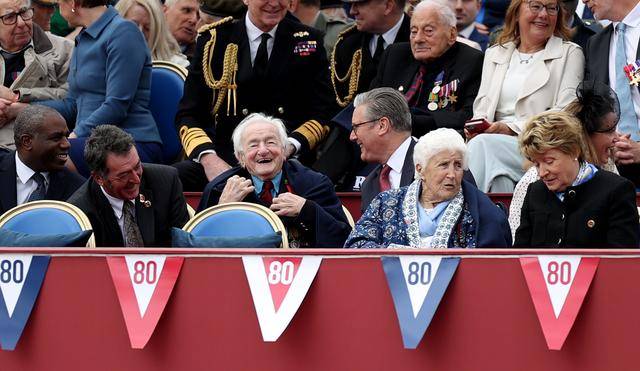 英国举行活动纪念二战胜利80周年