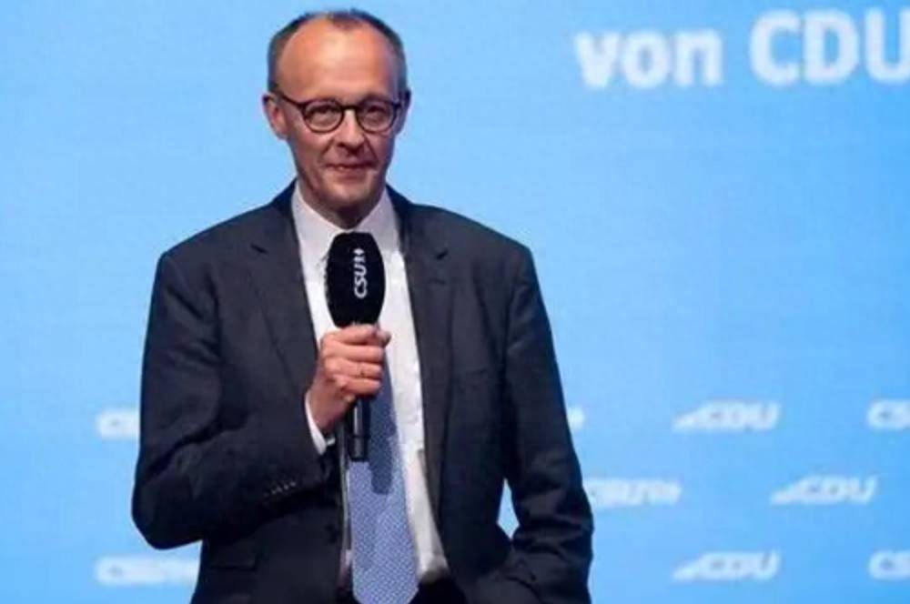 德国新总理默茨“对华摊牌”！强硬言论引发热议，王毅迅速反应，两大要求划红线