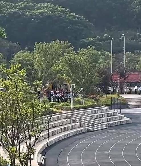 掉化粪池遇难大学生父亲：已和学校谈妥，早日让孩子入土为安