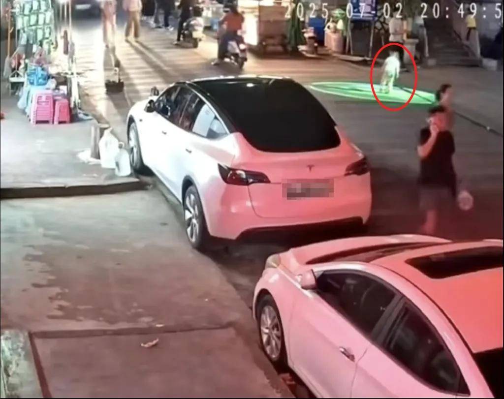 幼童躺街上玩耍，被快递货车碾压身亡！司机：我也为人父母，既内疚又冤枉；中通回应
