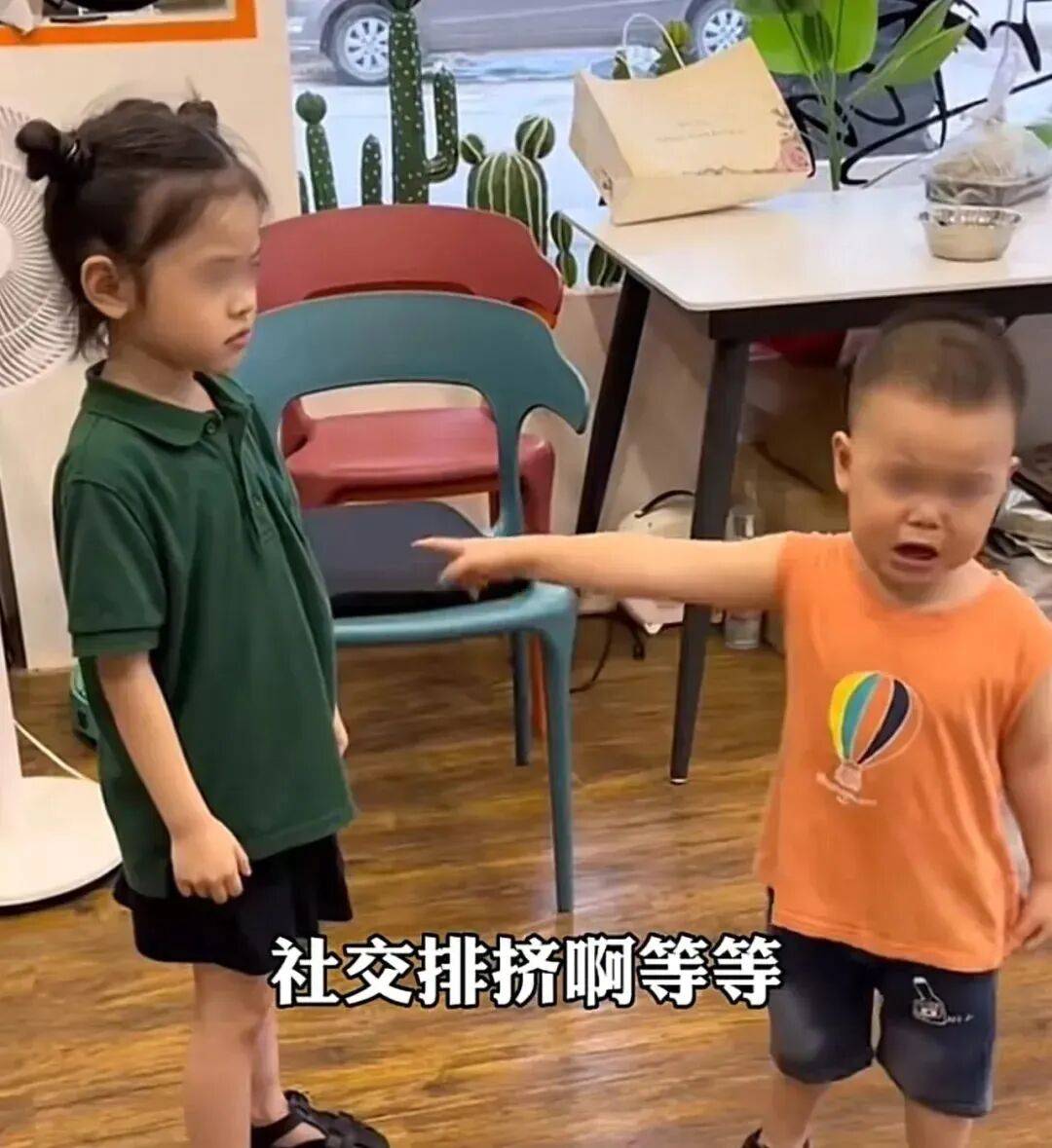 12岁甜馨自爆被孤立，网友一语道破：小孩的社交圈，才是“修罗场”