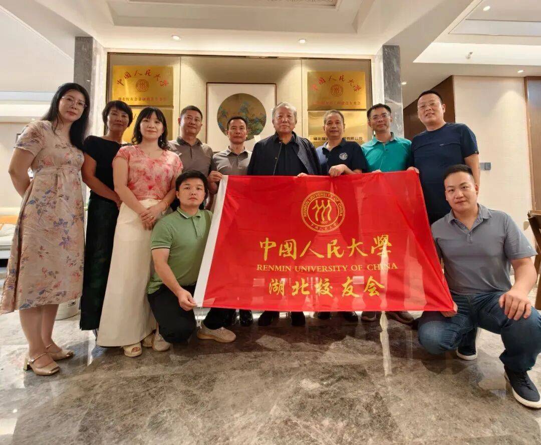 吴晓求教授赴鄂调研指导校友工作